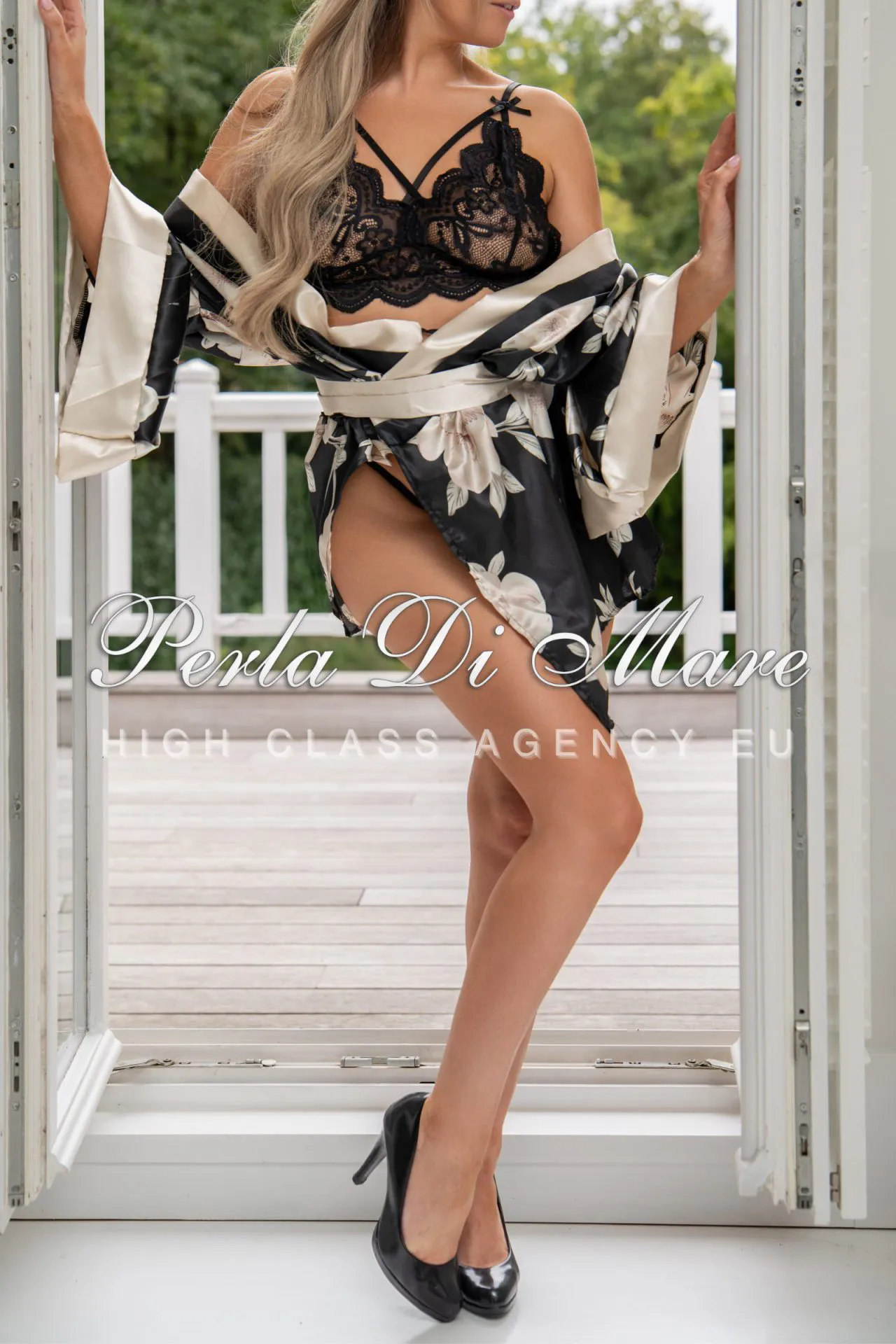 Amber Blond High Class Escort, Antwerp, Travel Companion Europe Worldwide (2)