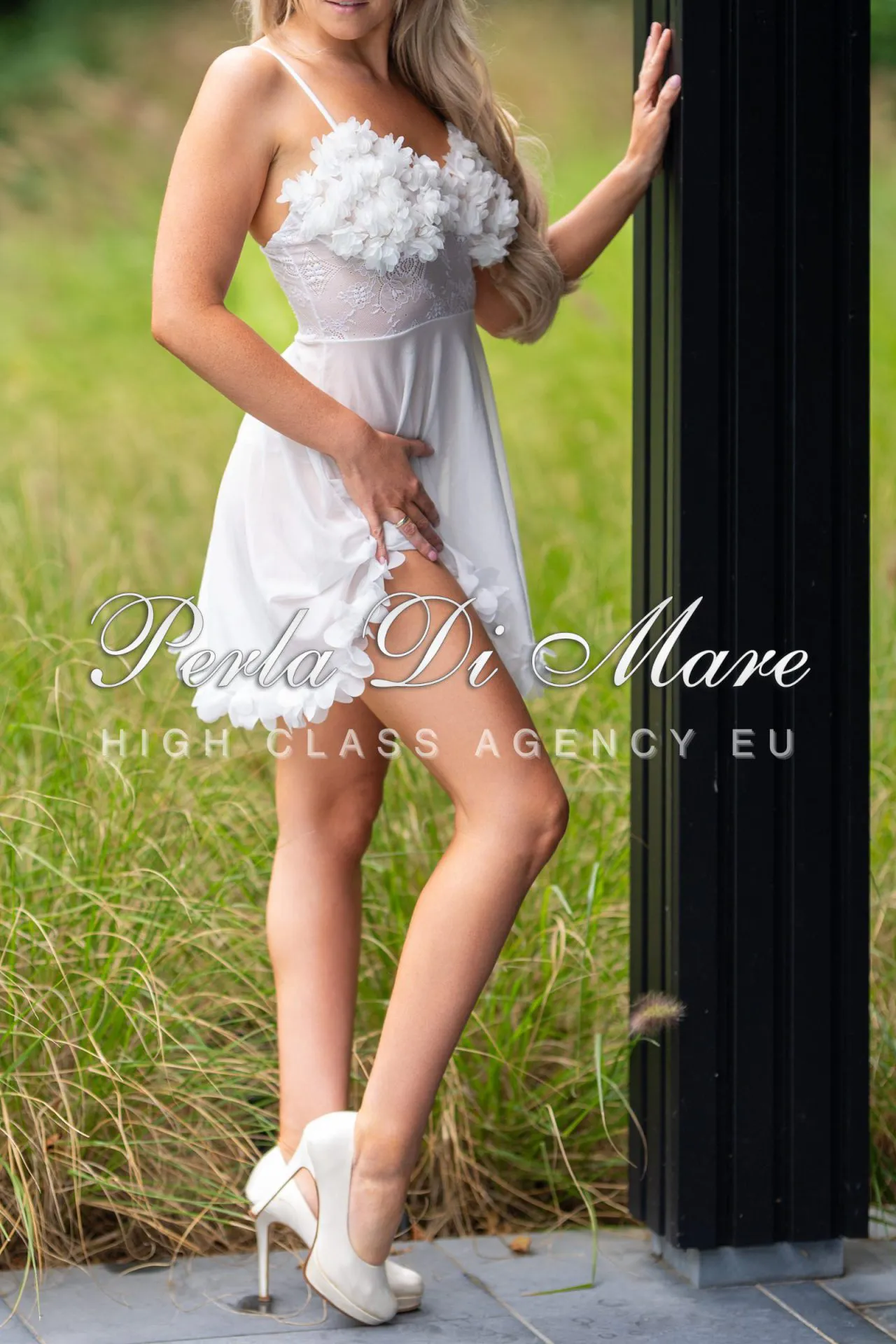 Amber Blond High Class Escort, Antwerp, Travel Companion Europe Worldwide (5)