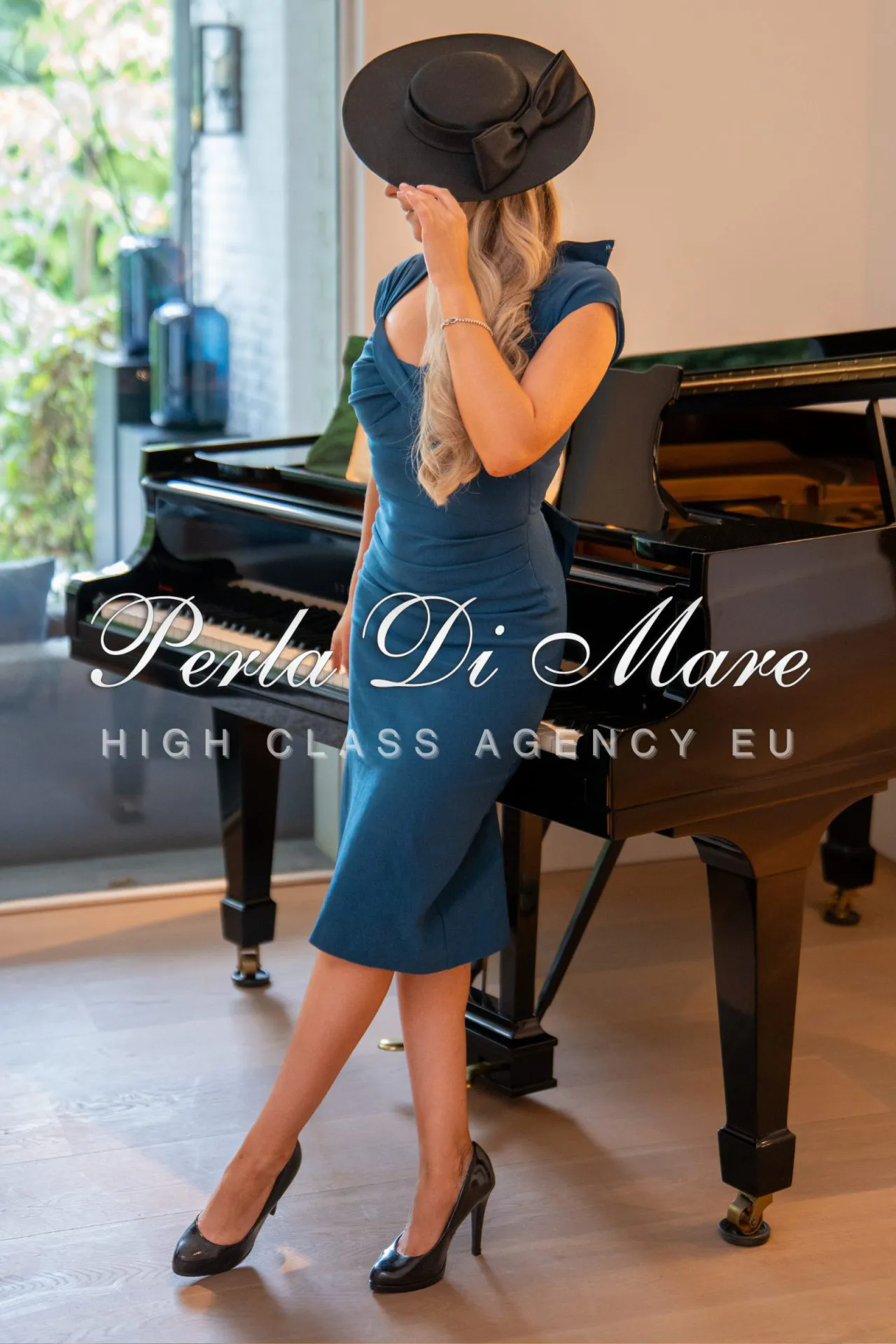 Amber Blond High Class Escort, Antwerp, Travel Companion Europe Worldwide new (3)